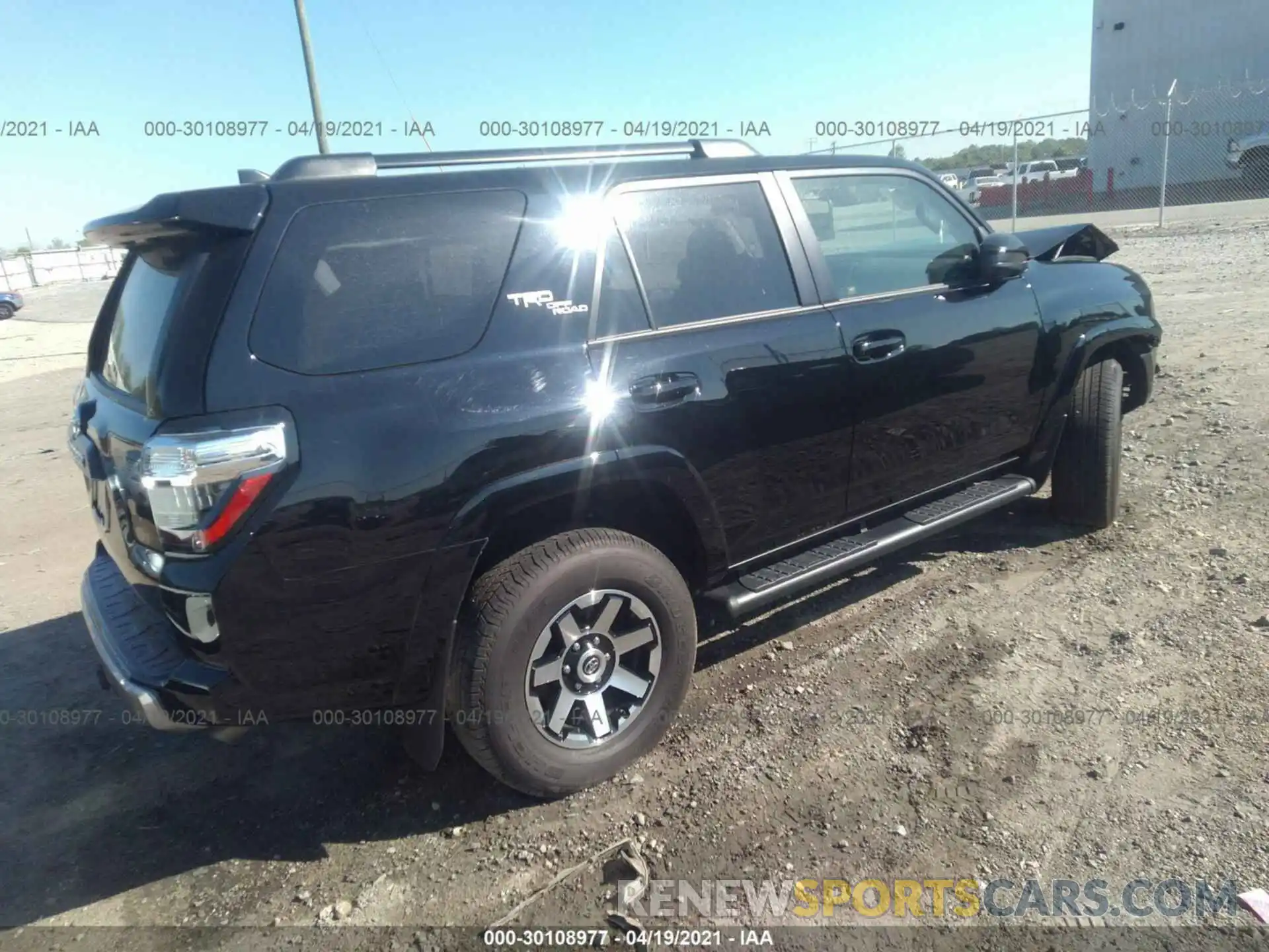 4 Фотография поврежденного автомобиля JTEBU5JR2L5818291 TOYOTA 4RUNNER 2020