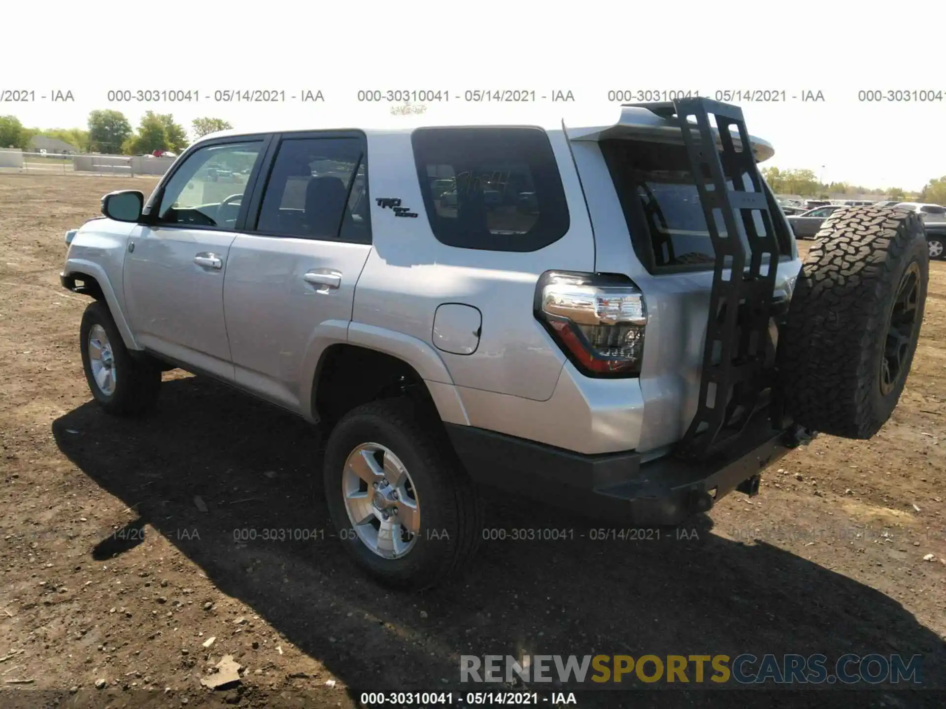 3 Фотография поврежденного автомобиля JTEBU5JR2L5832272 TOYOTA 4RUNNER 2020