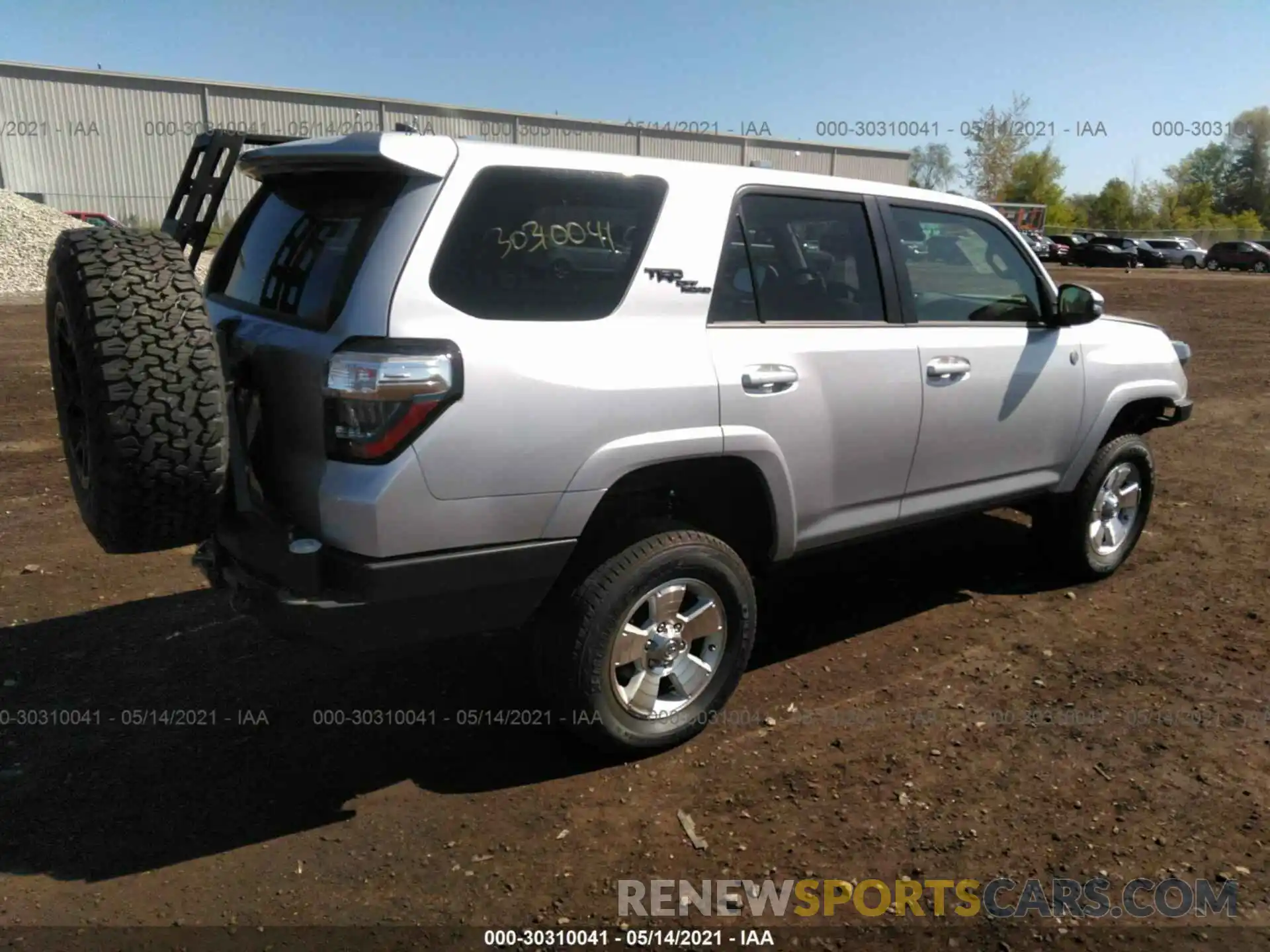 4 Фотография поврежденного автомобиля JTEBU5JR2L5832272 TOYOTA 4RUNNER 2020