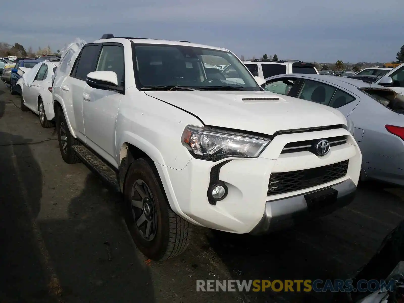 1 Photograph of a damaged car JTEBU5JR3L5742631 TOYOTA 4RUNNER 2020