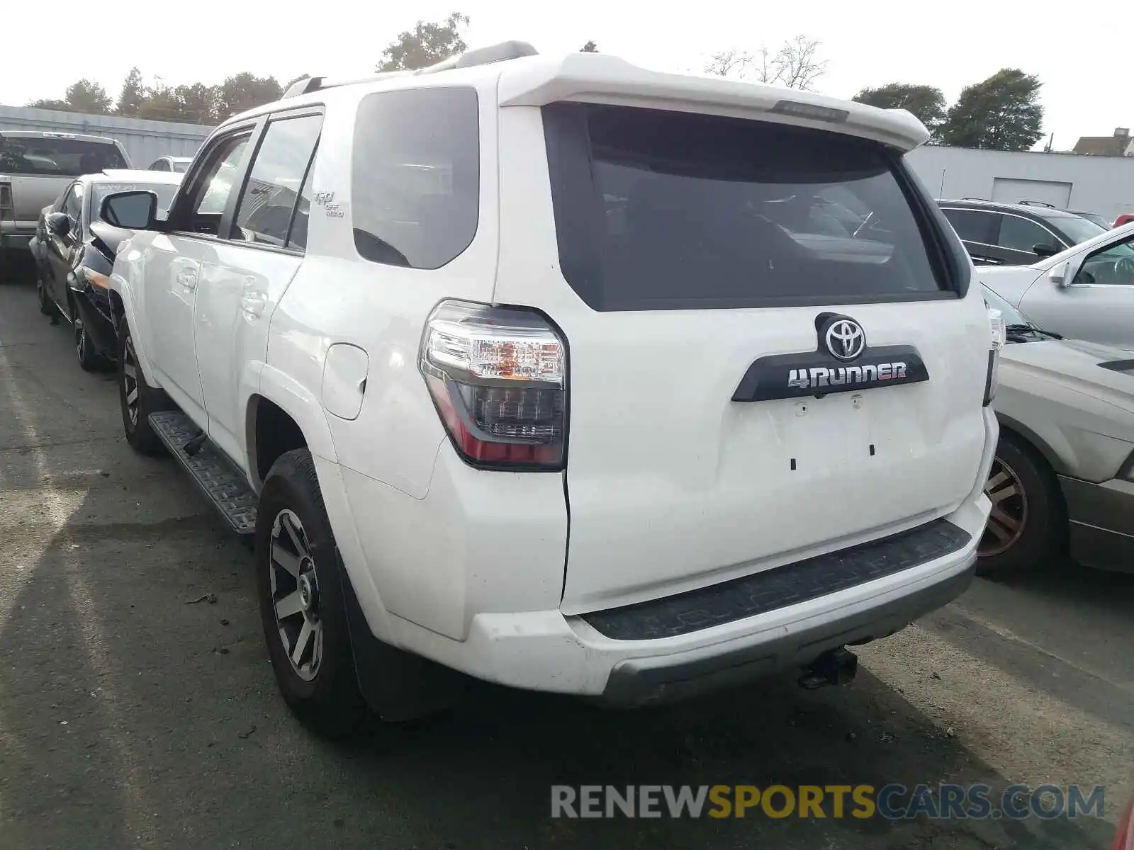 3 Photograph of a damaged car JTEBU5JR3L5742631 TOYOTA 4RUNNER 2020