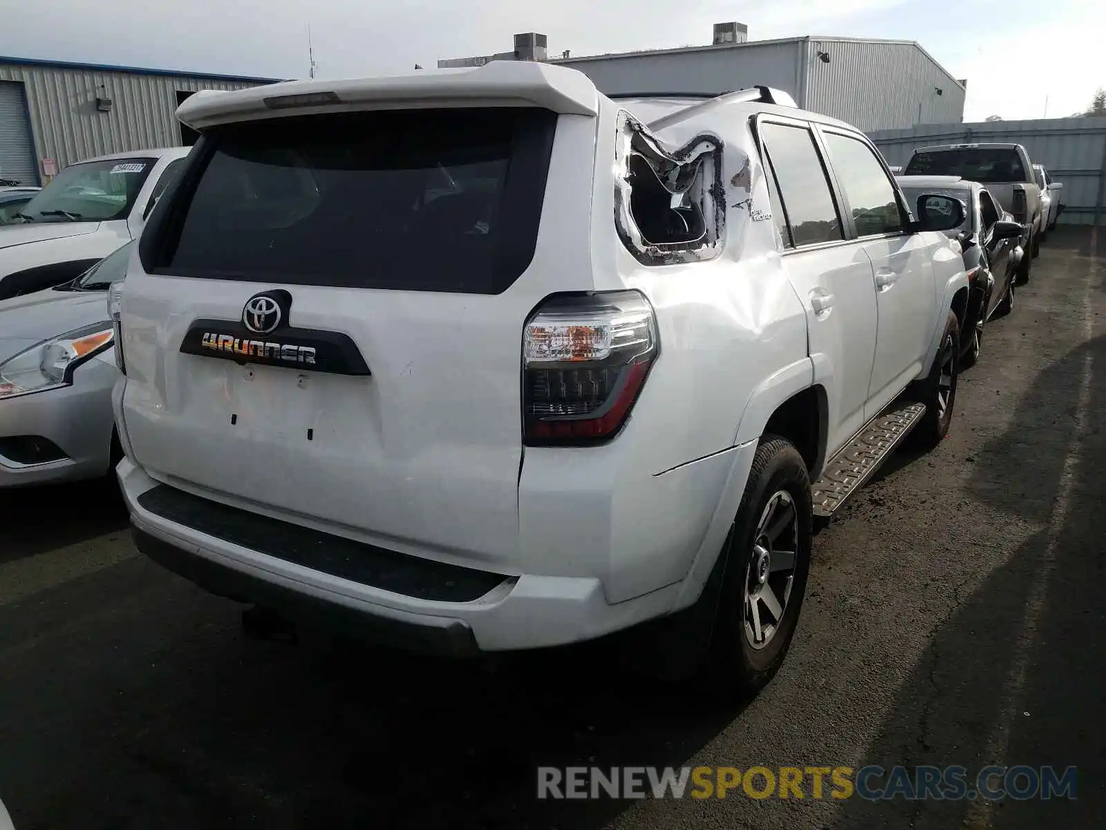 4 Фотография поврежденного автомобиля JTEBU5JR3L5742631 TOYOTA 4RUNNER 2020