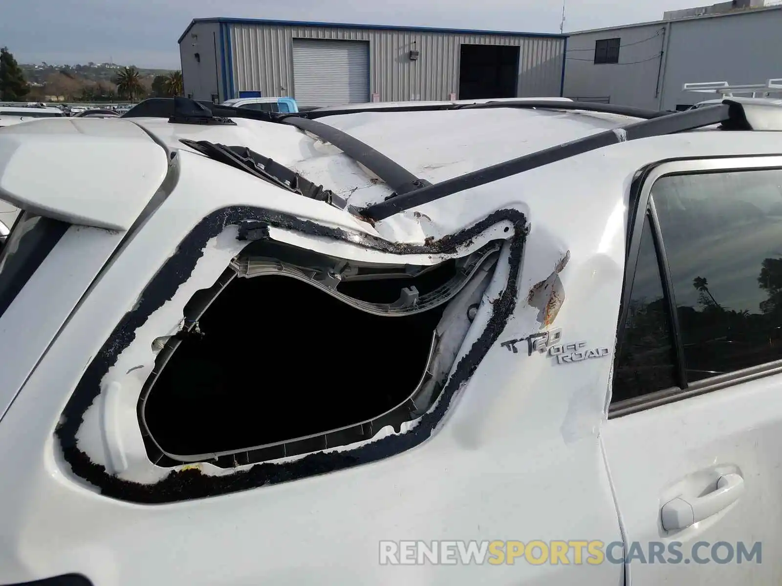 9 Photograph of a damaged car JTEBU5JR3L5742631 TOYOTA 4RUNNER 2020