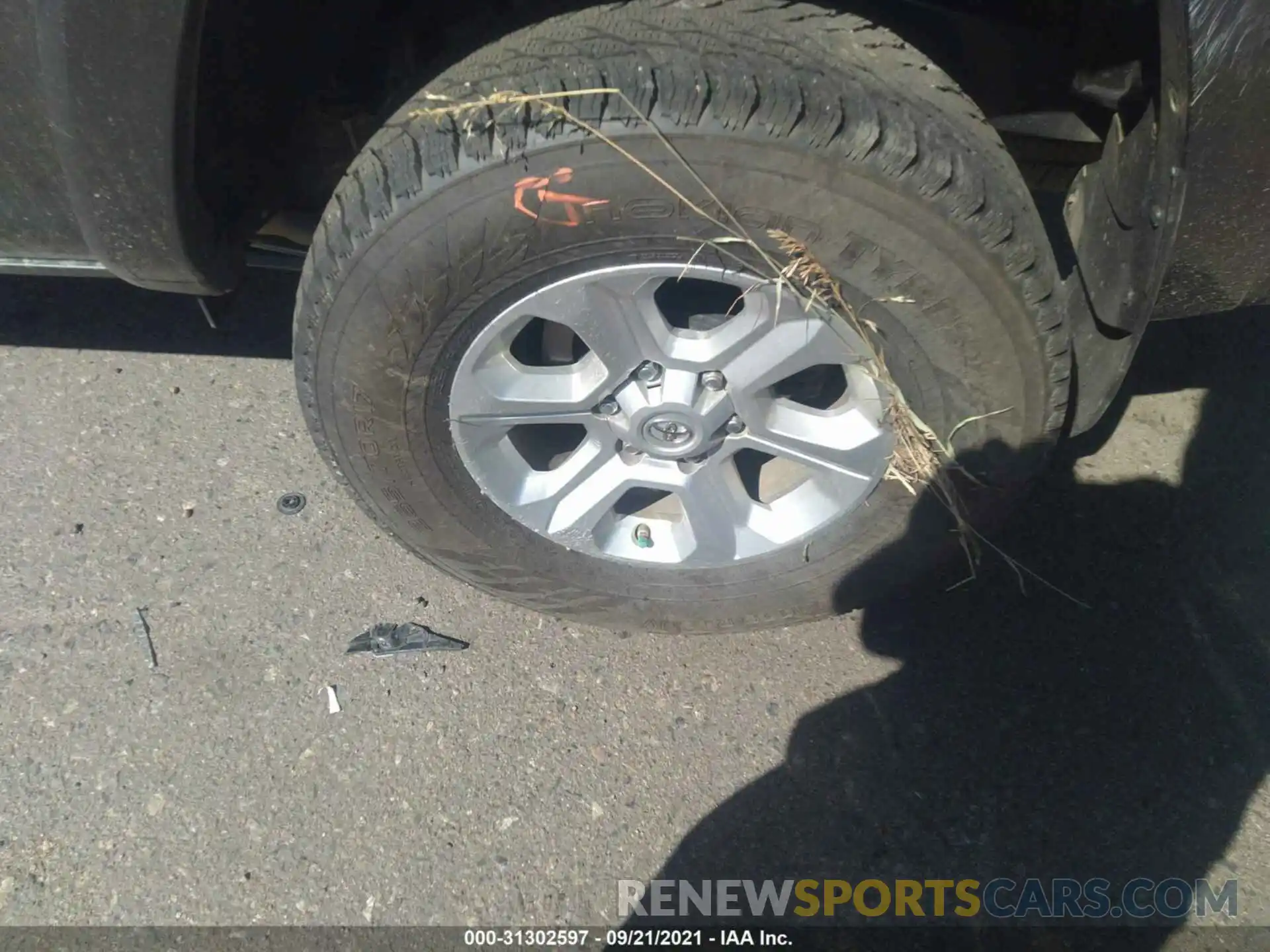 14 Photograph of a damaged car JTEBU5JR3L5742886 TOYOTA 4RUNNER 2020