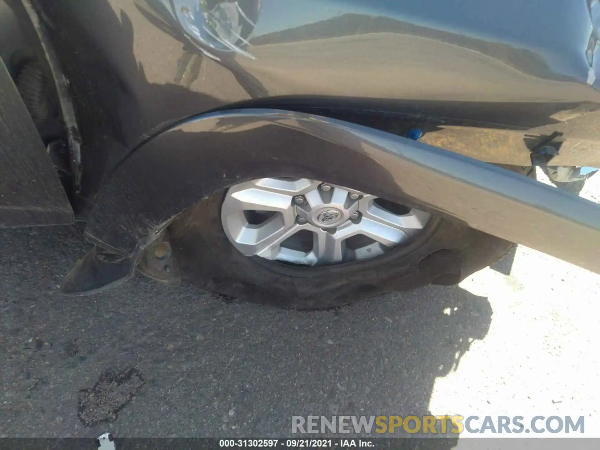 15 Photograph of a damaged car JTEBU5JR3L5742886 TOYOTA 4RUNNER 2020