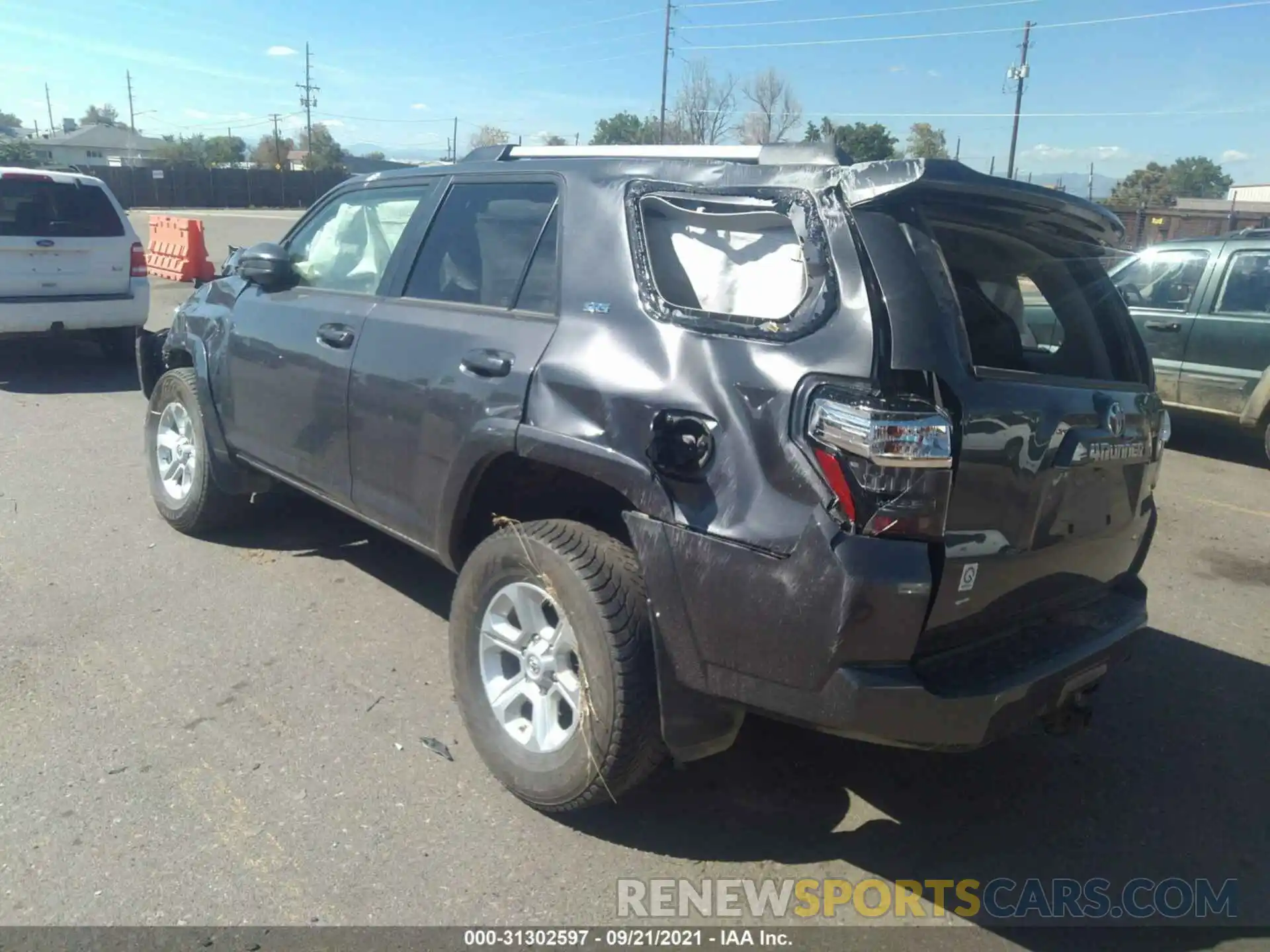 3 Фотография поврежденного автомобиля JTEBU5JR3L5742886 TOYOTA 4RUNNER 2020