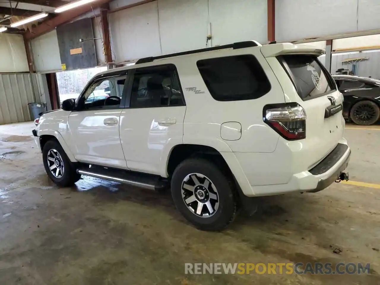 2 Photograph of a damaged car JTEBU5JR3L5743794 TOYOTA 4RUNNER 2020