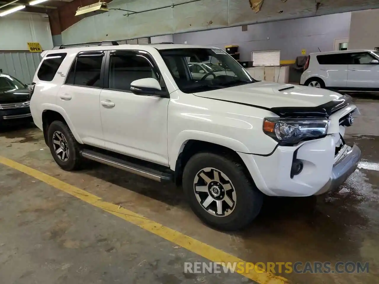 4 Photograph of a damaged car JTEBU5JR3L5743794 TOYOTA 4RUNNER 2020