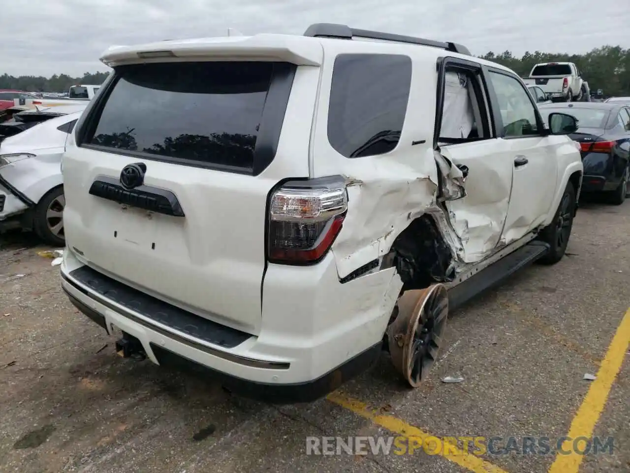 4 Photograph of a damaged car JTEBU5JR3L5743892 TOYOTA 4RUNNER 2020