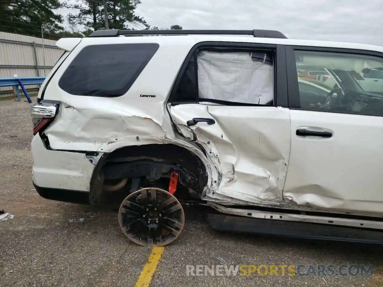 9 Photograph of a damaged car JTEBU5JR3L5743892 TOYOTA 4RUNNER 2020