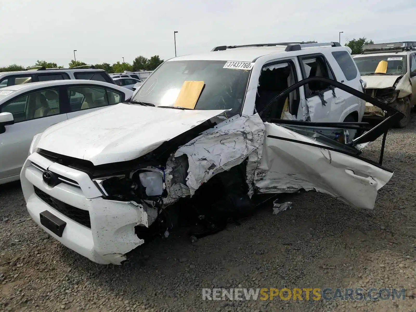 2 Photograph of a damaged car JTEBU5JR3L5746081 TOYOTA 4RUNNER 2020