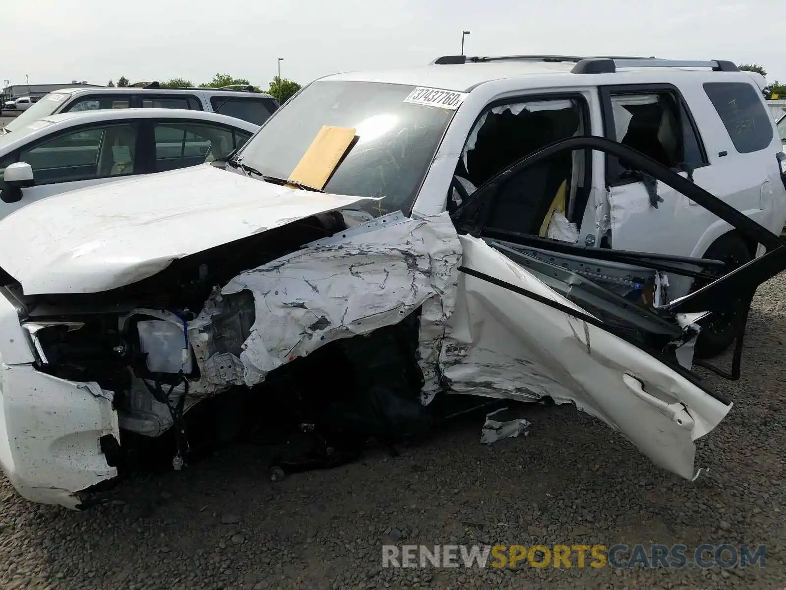 9 Photograph of a damaged car JTEBU5JR3L5746081 TOYOTA 4RUNNER 2020