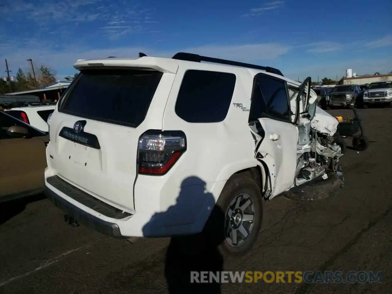 4 Photograph of a damaged car JTEBU5JR3L5748574 TOYOTA 4RUNNER 2020