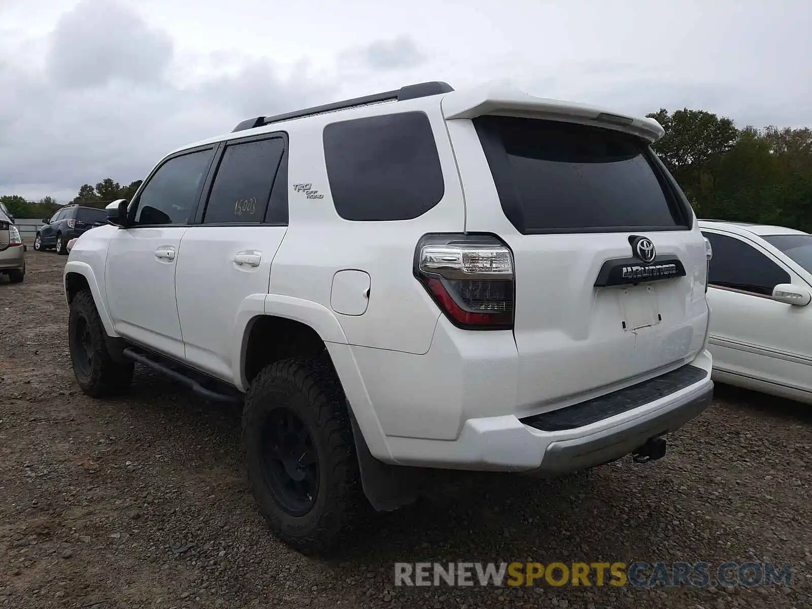 3 Photograph of a damaged car JTEBU5JR3L5751457 TOYOTA 4RUNNER 2020