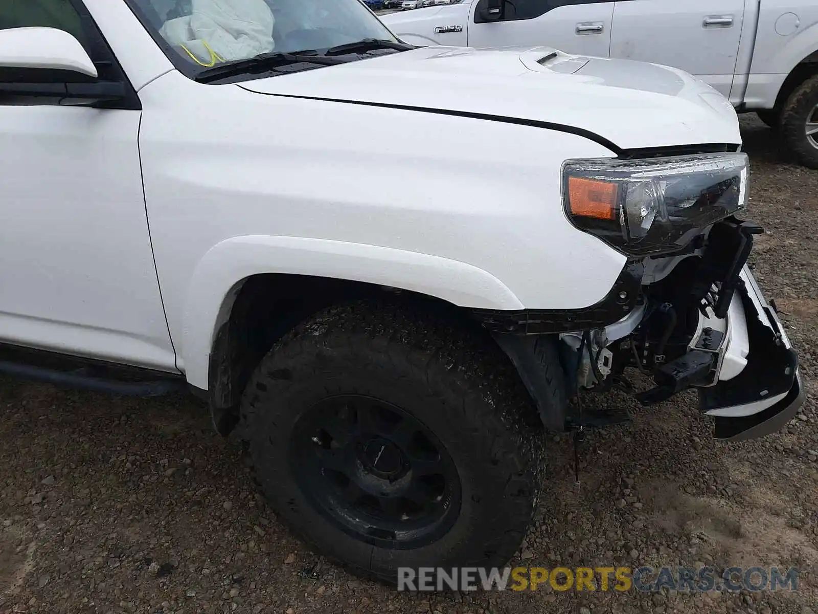 9 Photograph of a damaged car JTEBU5JR3L5751457 TOYOTA 4RUNNER 2020