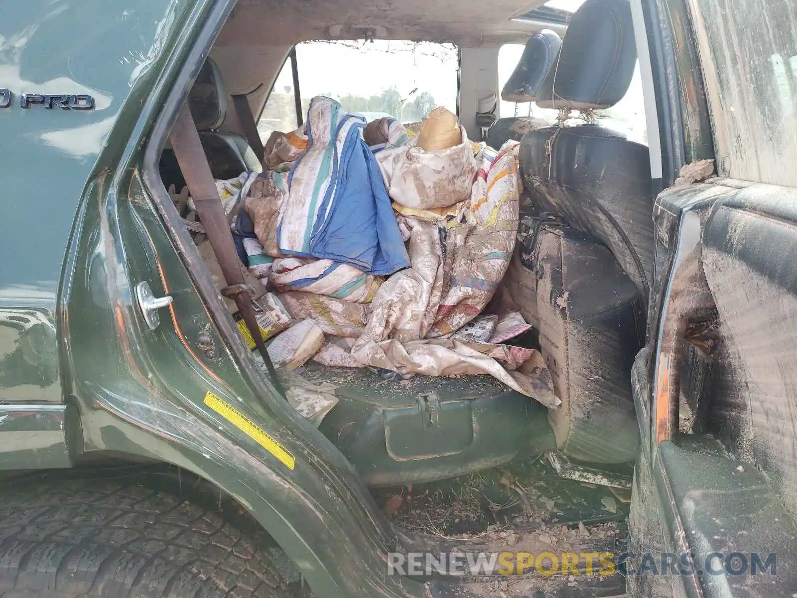 6 Photograph of a damaged car JTEBU5JR3L5753452 TOYOTA 4RUNNER 2020