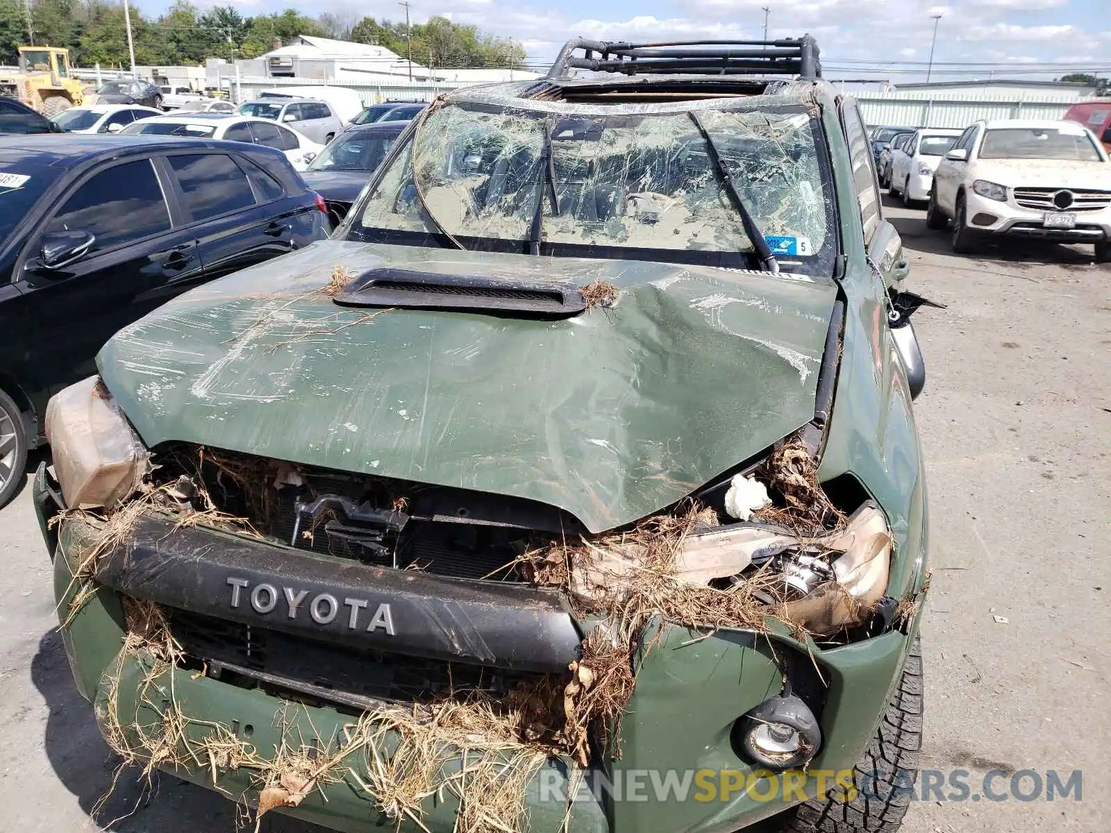 9 Photograph of a damaged car JTEBU5JR3L5753452 TOYOTA 4RUNNER 2020