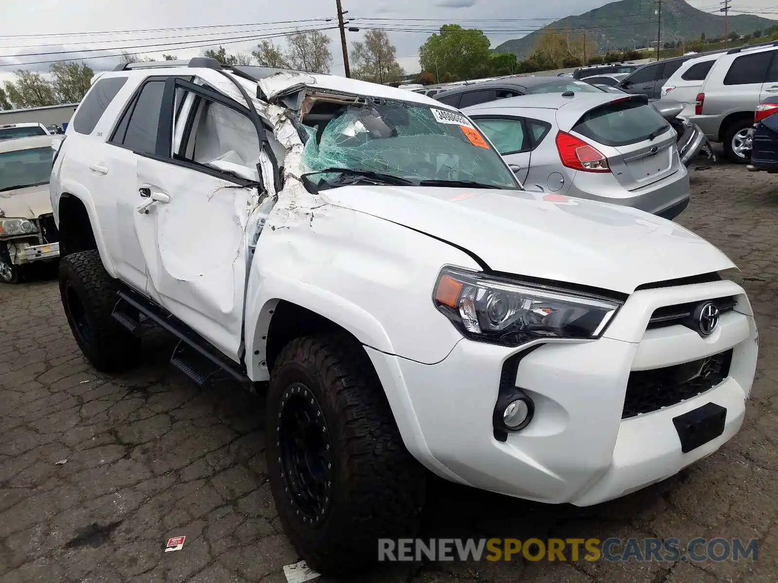 1 Photograph of a damaged car JTEBU5JR3L5753922 TOYOTA 4RUNNER 2020