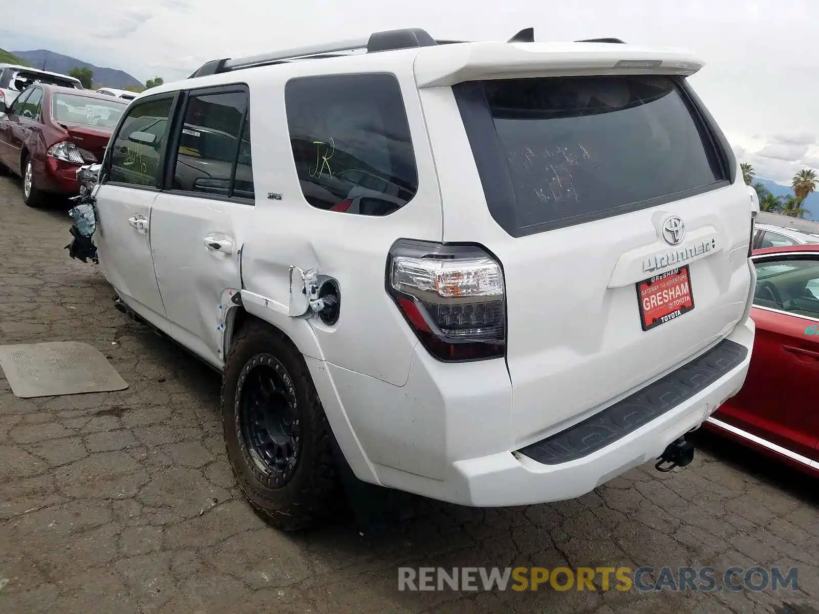 3 Photograph of a damaged car JTEBU5JR3L5753922 TOYOTA 4RUNNER 2020