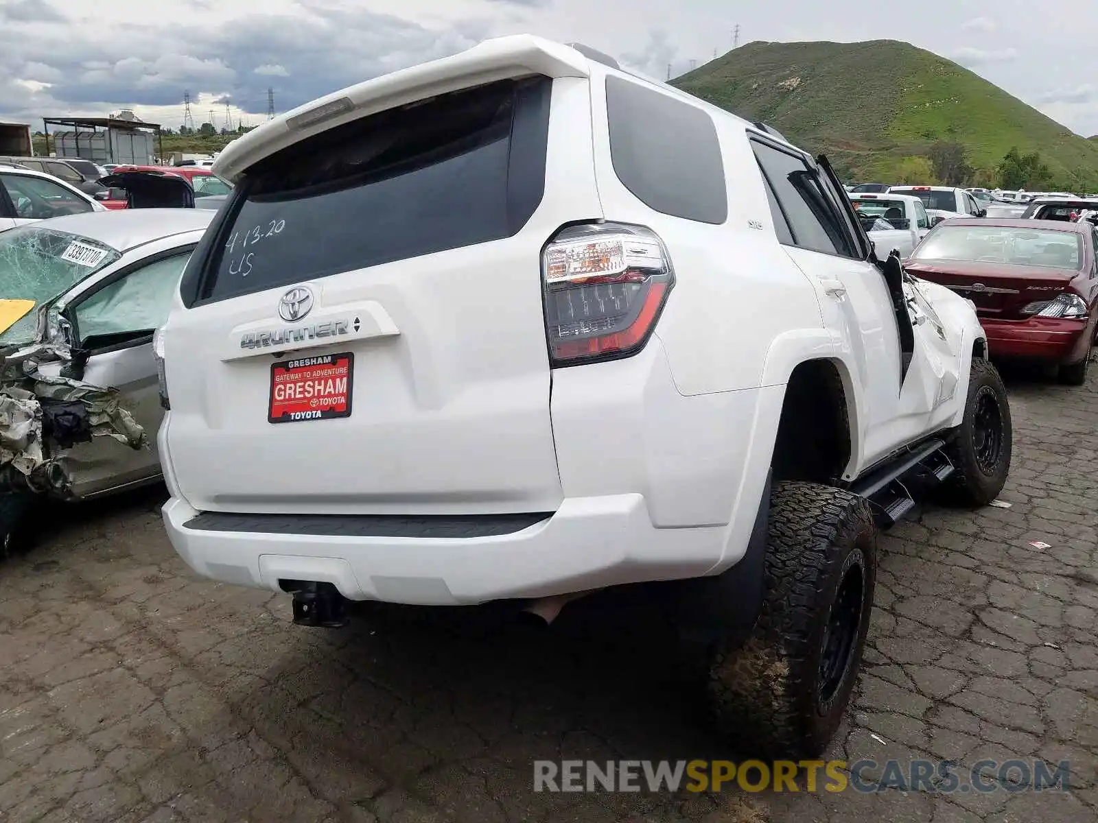 4 Photograph of a damaged car JTEBU5JR3L5753922 TOYOTA 4RUNNER 2020