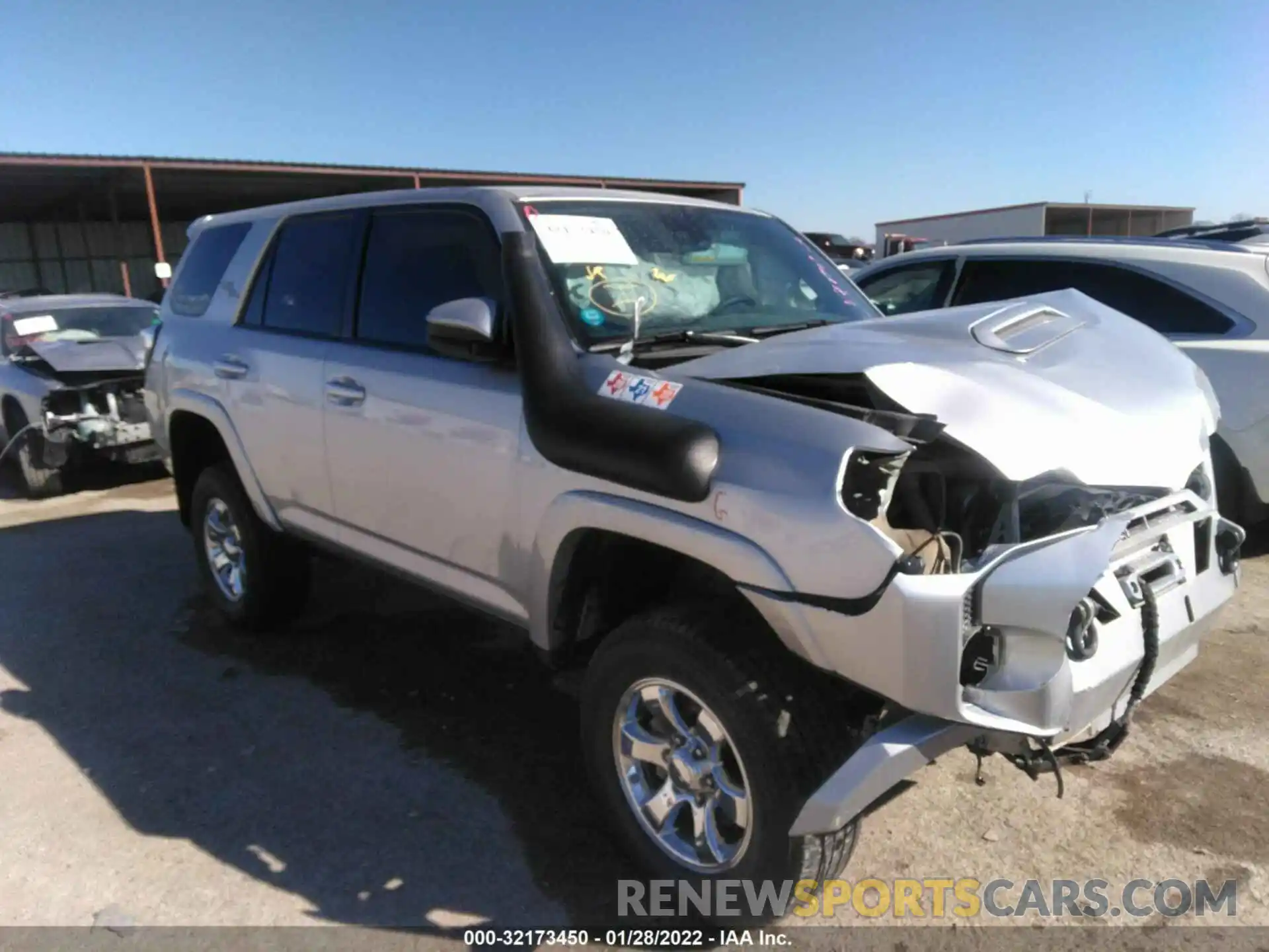 1 Photograph of a damaged car JTEBU5JR3L5757713 TOYOTA 4RUNNER 2020