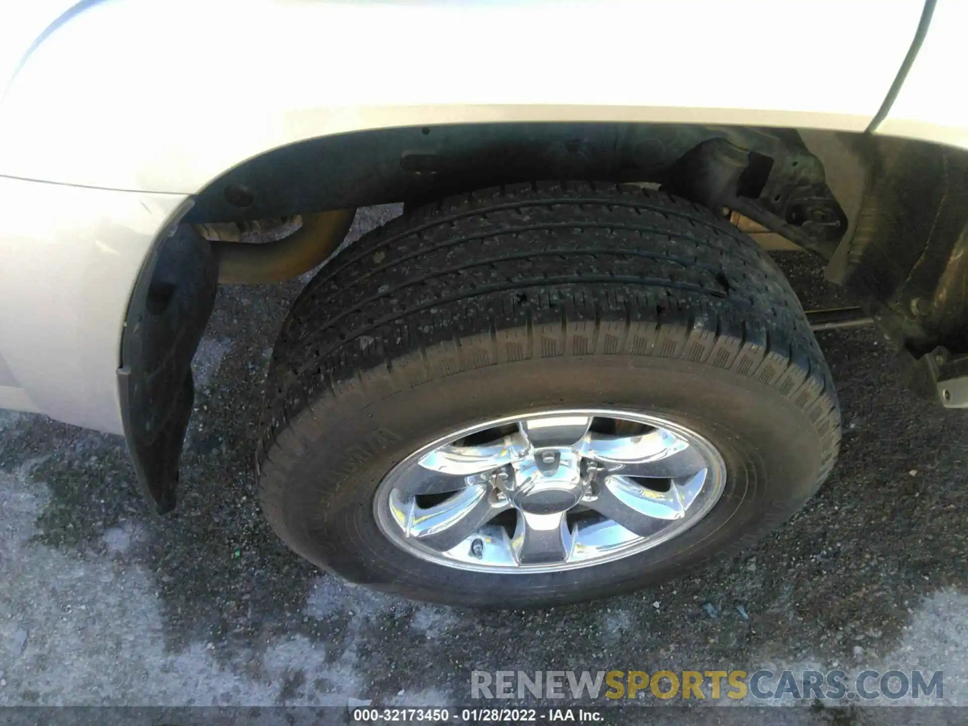 15 Photograph of a damaged car JTEBU5JR3L5757713 TOYOTA 4RUNNER 2020