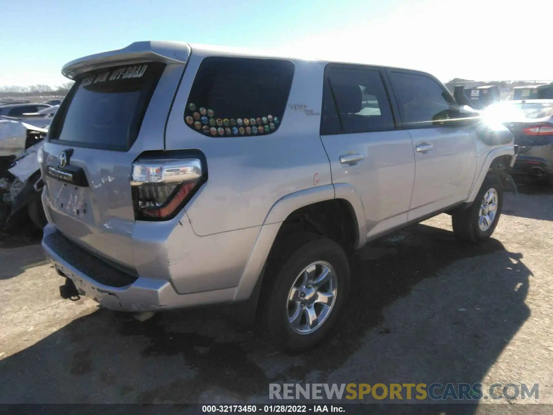 2 Photograph of a damaged car JTEBU5JR3L5757713 TOYOTA 4RUNNER 2020