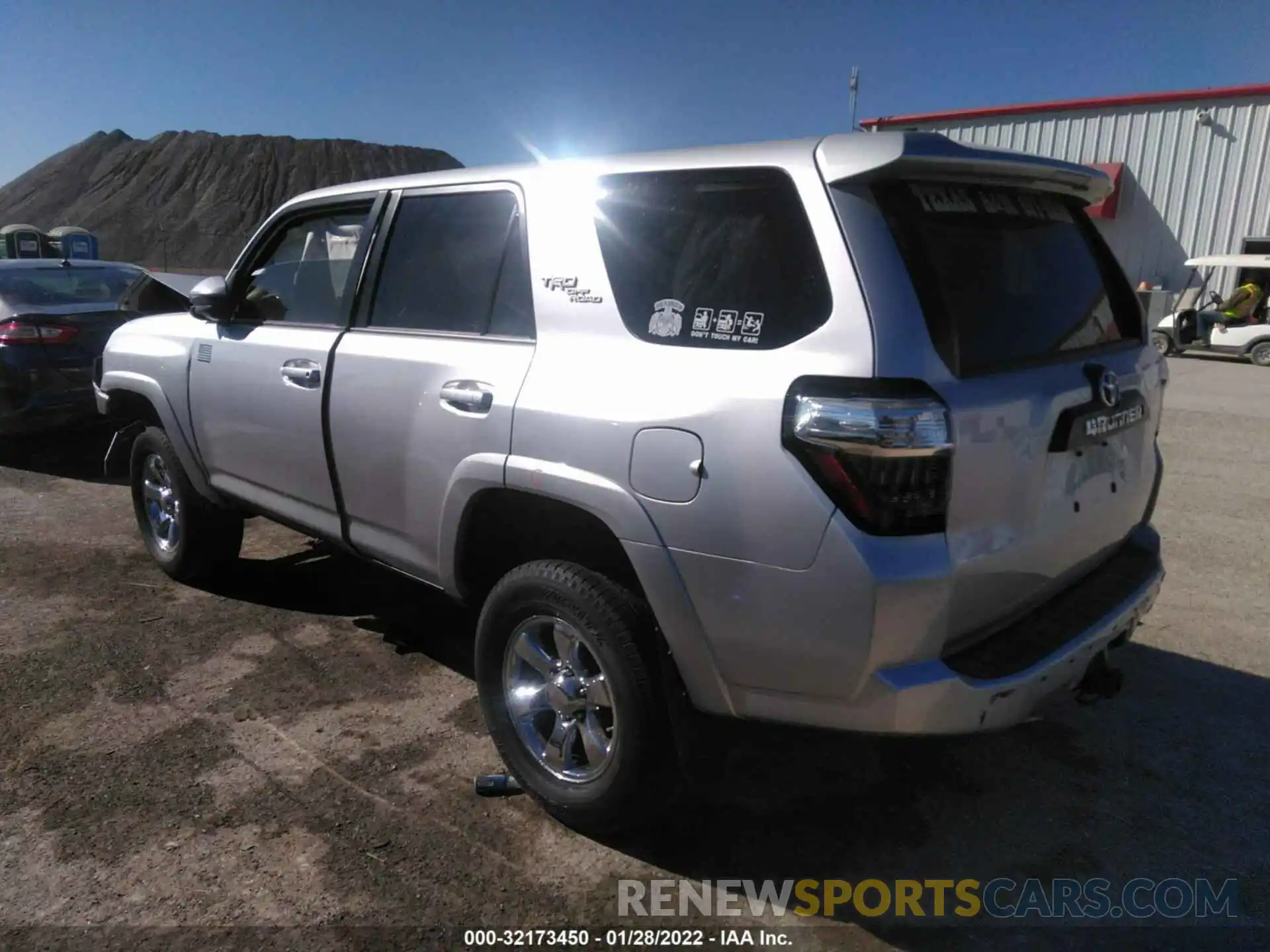 3 Photograph of a damaged car JTEBU5JR3L5757713 TOYOTA 4RUNNER 2020