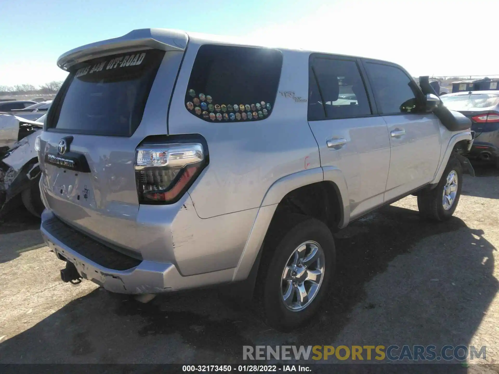 4 Photograph of a damaged car JTEBU5JR3L5757713 TOYOTA 4RUNNER 2020