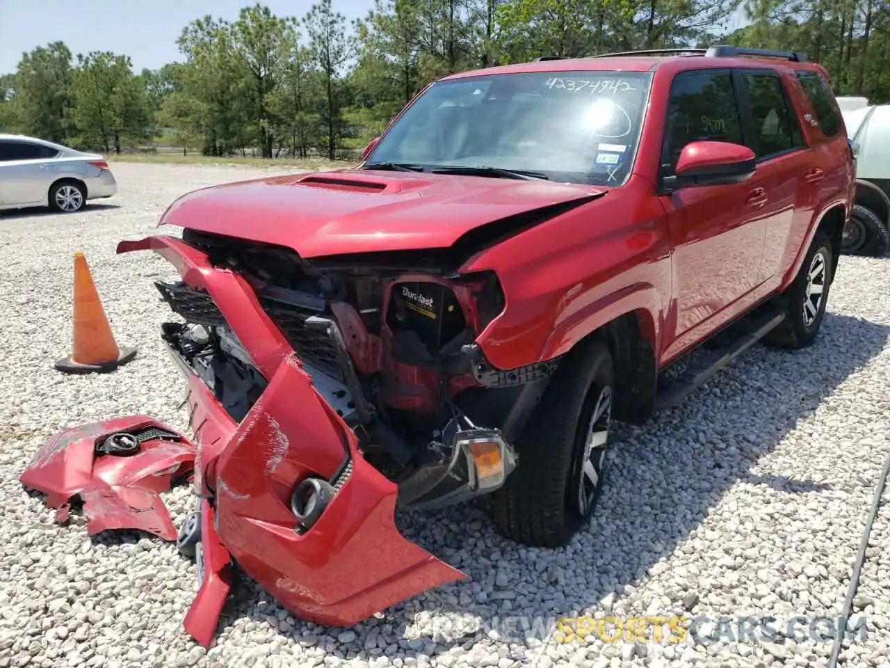 2 Photograph of a damaged car JTEBU5JR3L5761583 TOYOTA 4RUNNER 2020