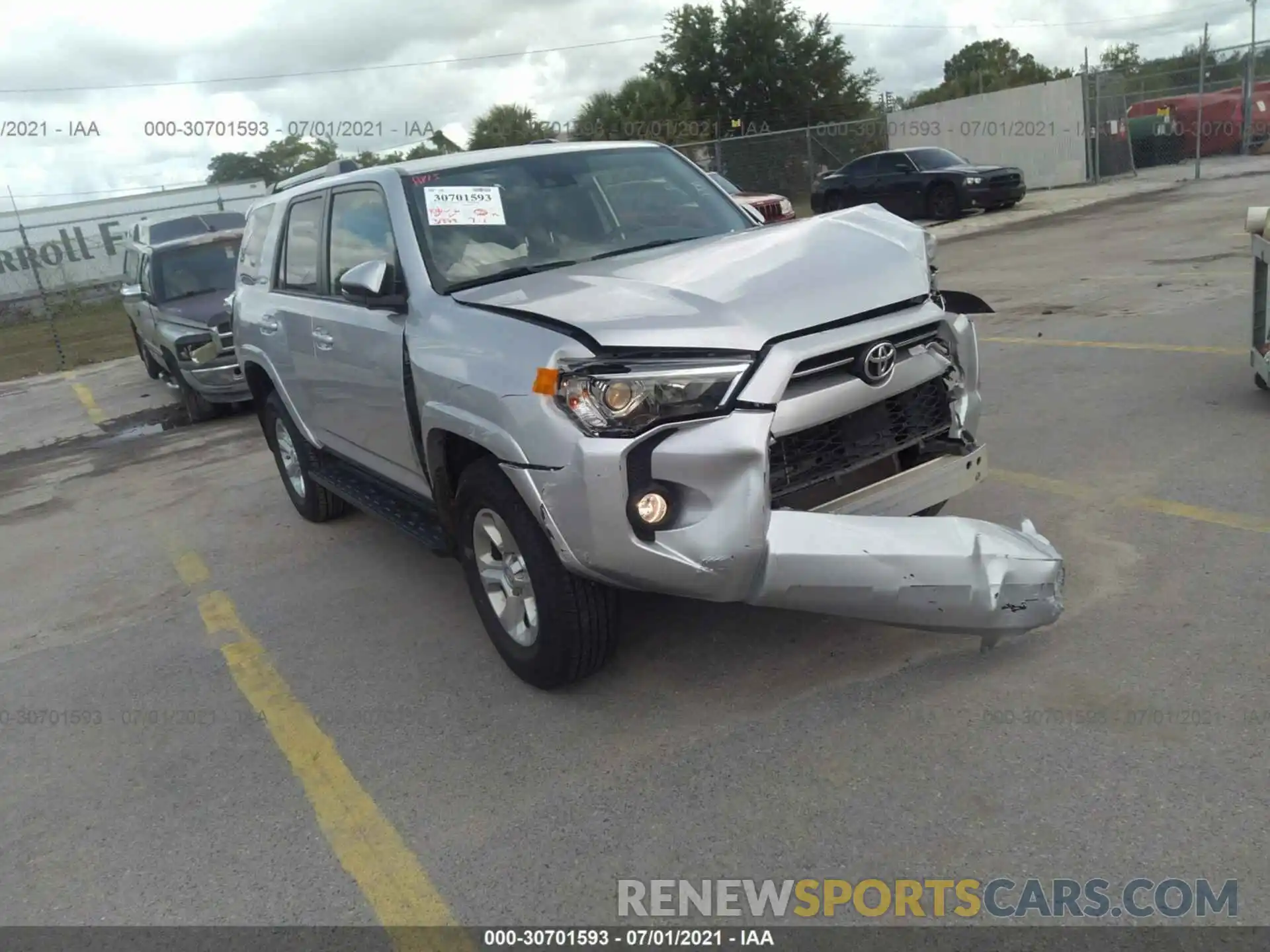 1 Фотография поврежденного автомобиля JTEBU5JR3L5768209 TOYOTA 4RUNNER 2020