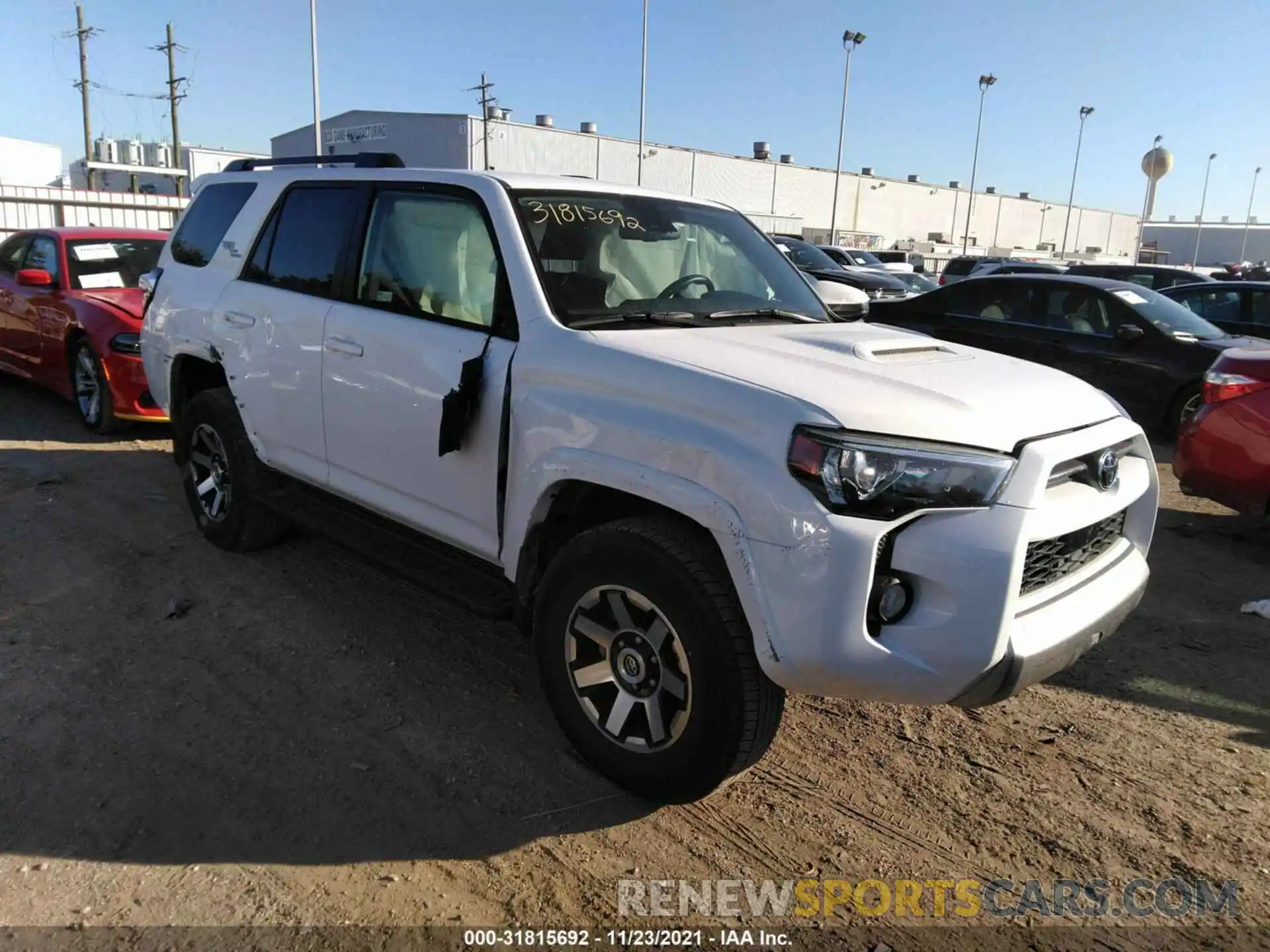 1 Фотография поврежденного автомобиля JTEBU5JR3L5769179 TOYOTA 4RUNNER 2020