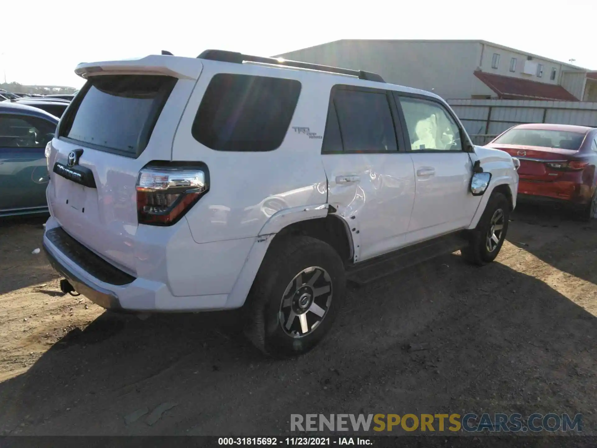 4 Фотография поврежденного автомобиля JTEBU5JR3L5769179 TOYOTA 4RUNNER 2020