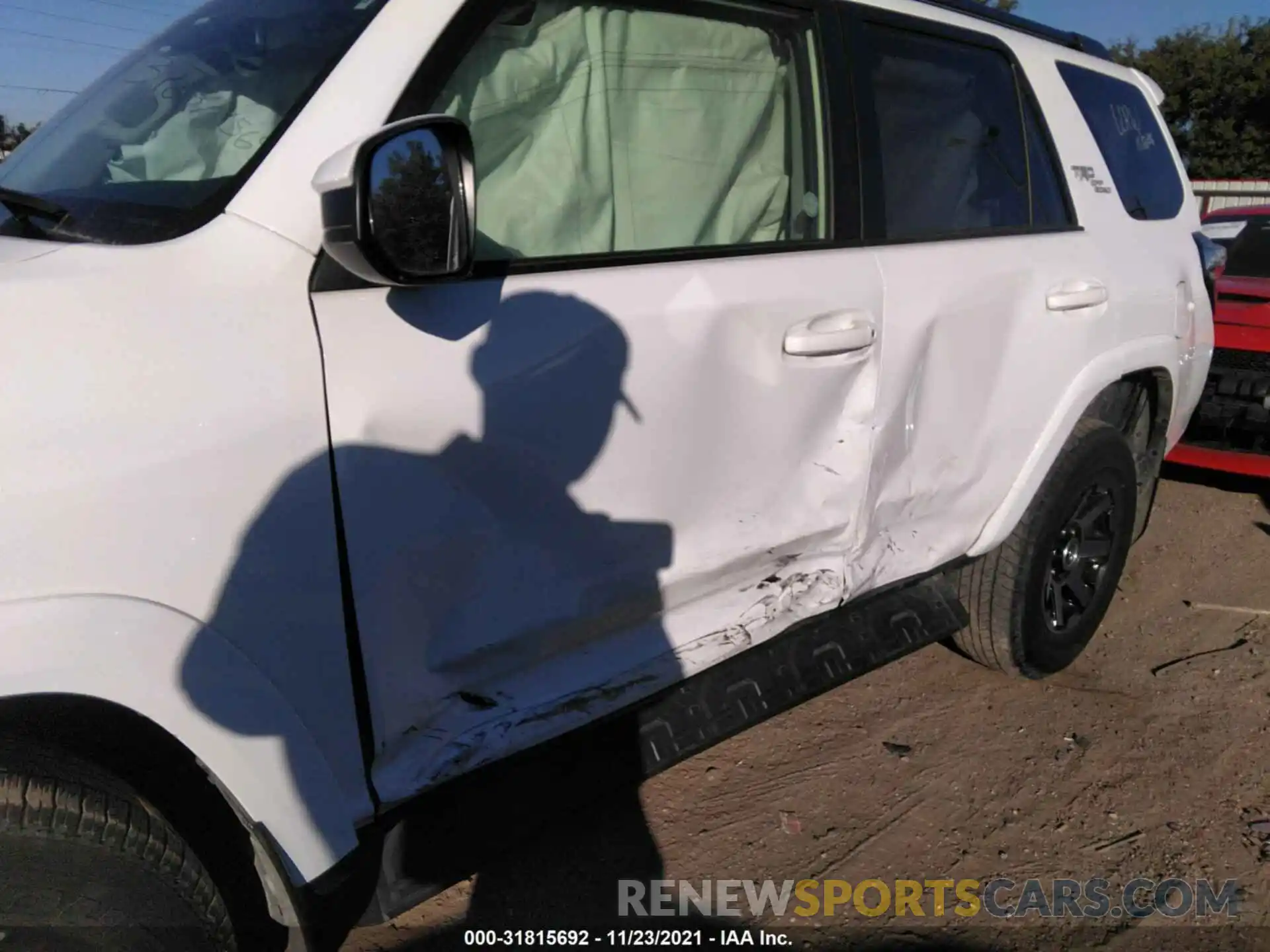 6 Photograph of a damaged car JTEBU5JR3L5769179 TOYOTA 4RUNNER 2020