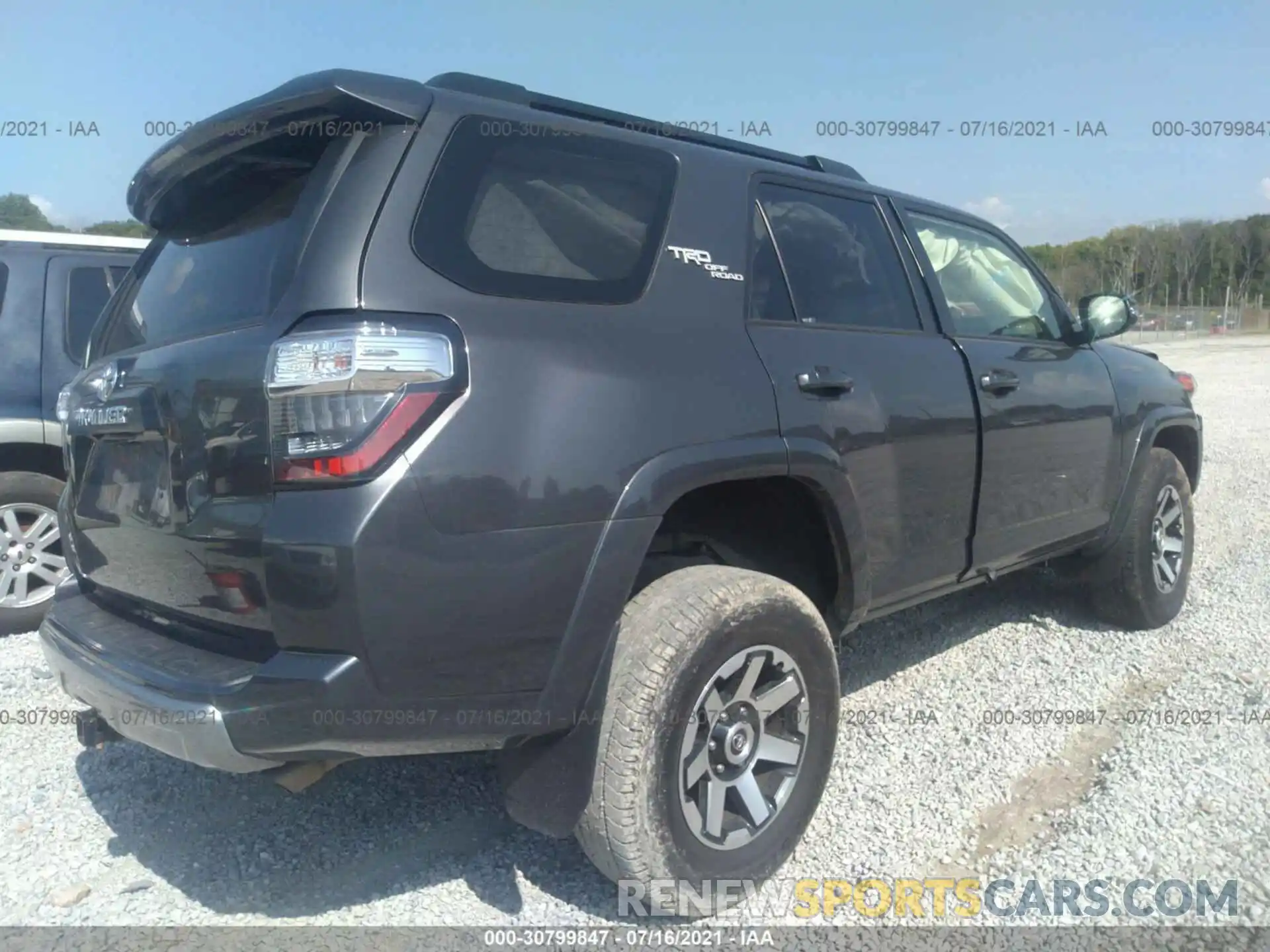 4 Photograph of a damaged car JTEBU5JR3L5771157 TOYOTA 4RUNNER 2020