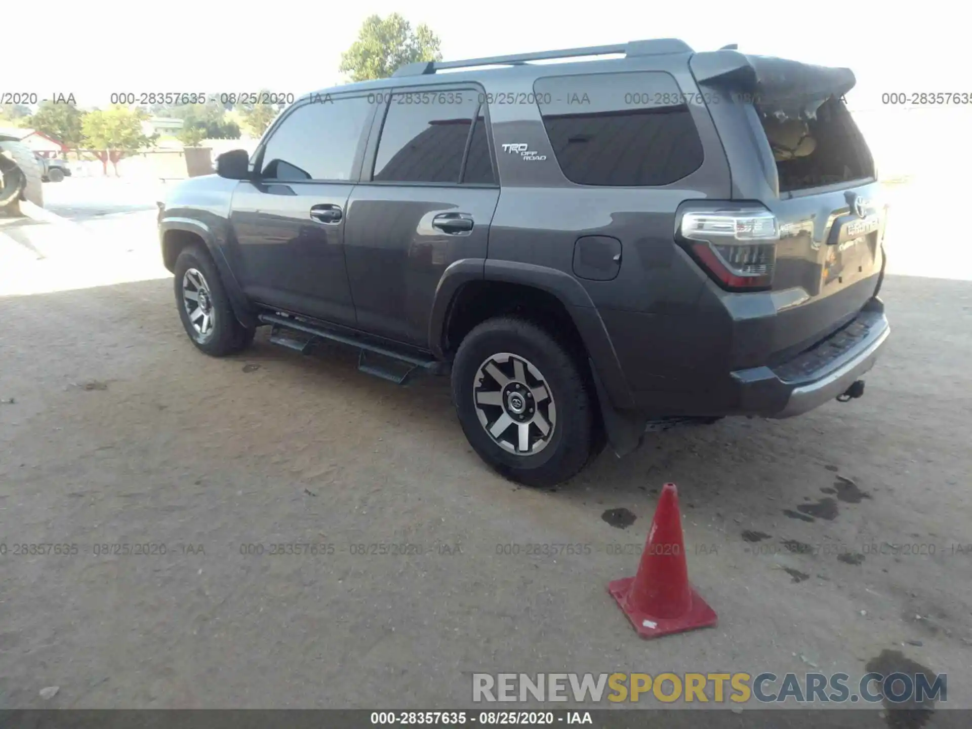 3 Photograph of a damaged car JTEBU5JR3L5775841 TOYOTA 4RUNNER 2020