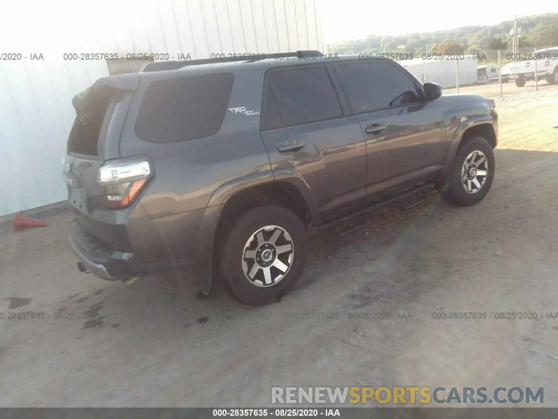 4 Photograph of a damaged car JTEBU5JR3L5775841 TOYOTA 4RUNNER 2020