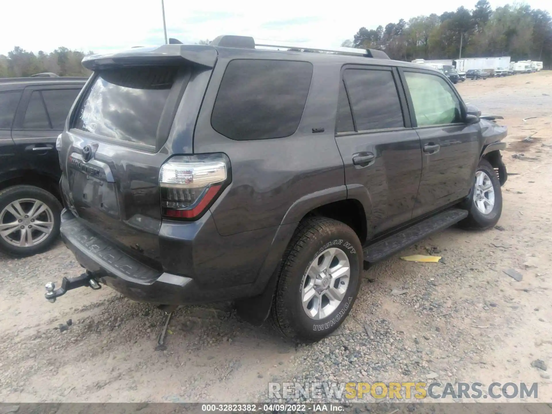 4 Фотография поврежденного автомобиля JTEBU5JR3L5777234 TOYOTA 4RUNNER 2020