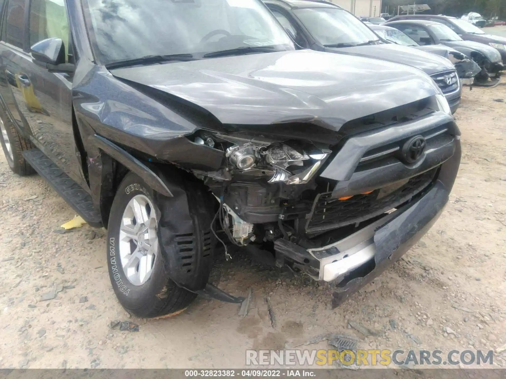 6 Photograph of a damaged car JTEBU5JR3L5777234 TOYOTA 4RUNNER 2020