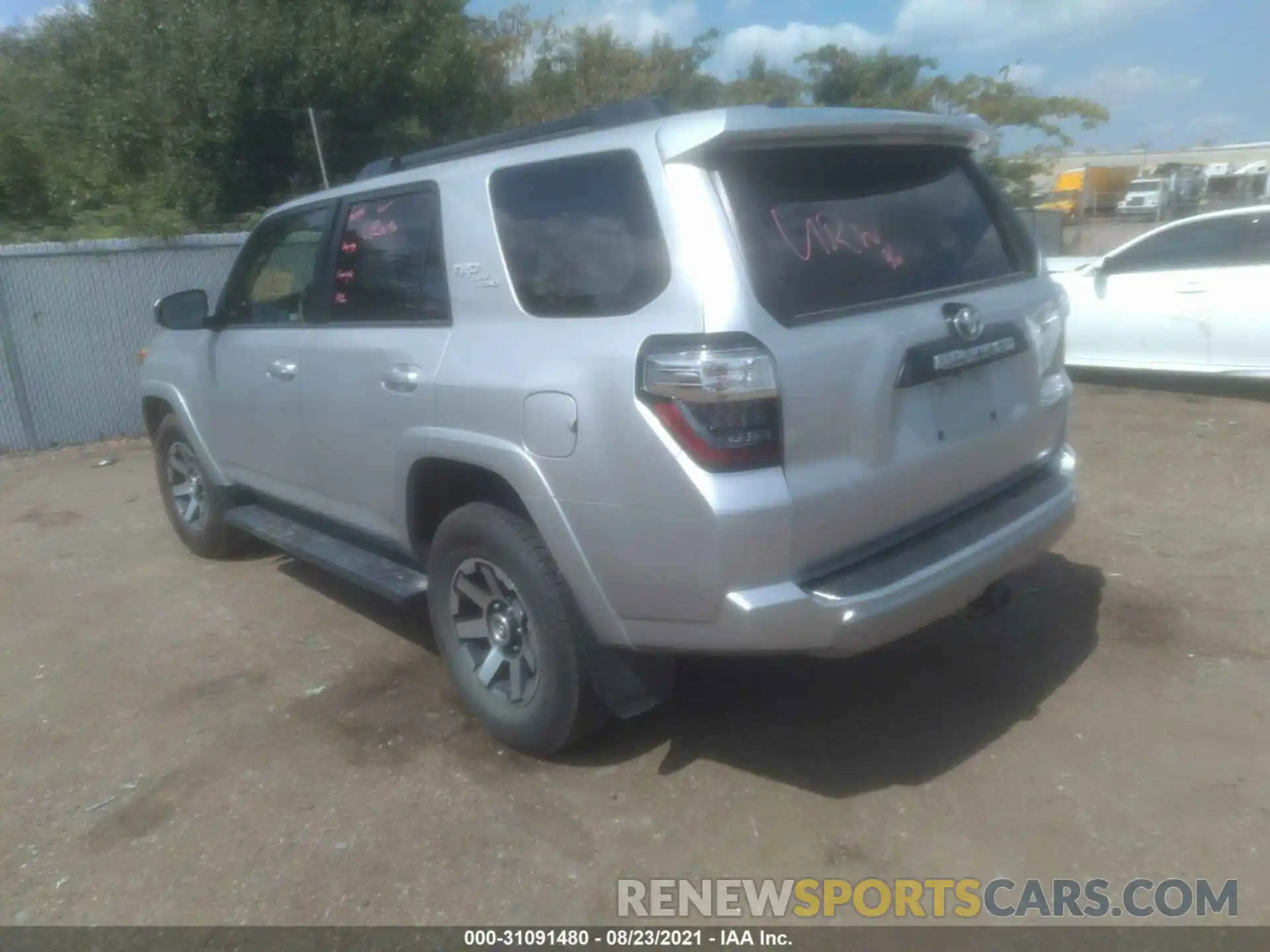 3 Фотография поврежденного автомобиля JTEBU5JR3L5781283 TOYOTA 4RUNNER 2020