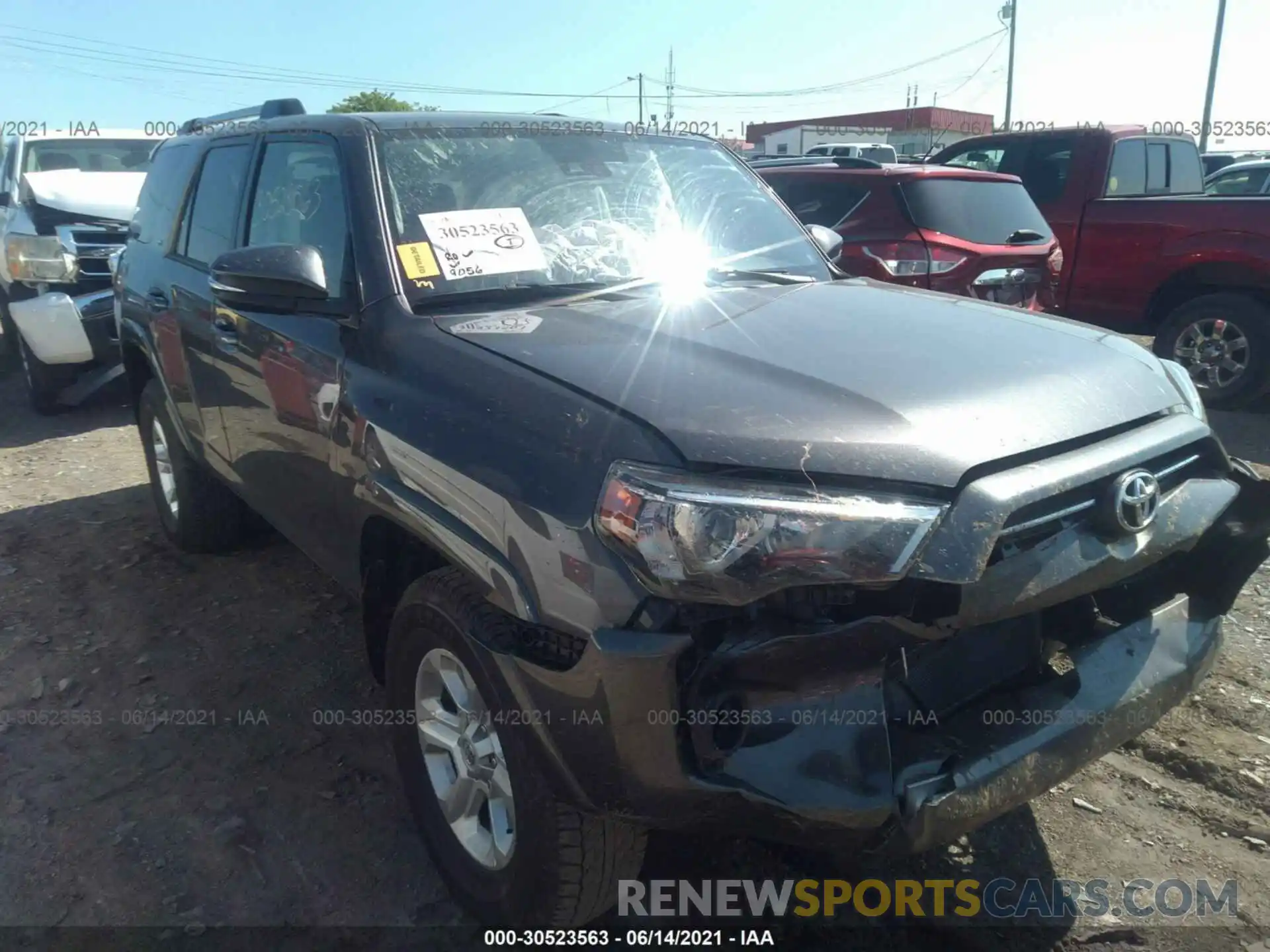 1 Photograph of a damaged car JTEBU5JR3L5783177 TOYOTA 4RUNNER 2020