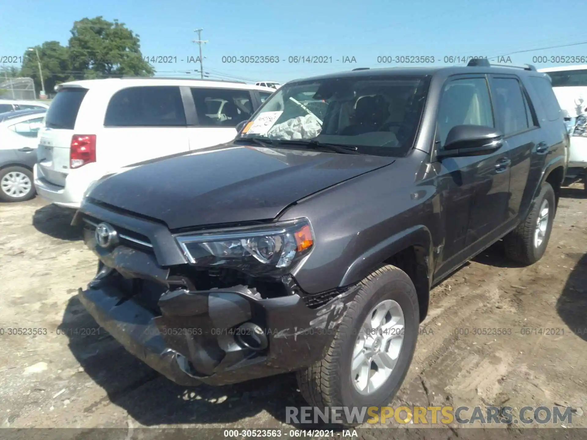 2 Photograph of a damaged car JTEBU5JR3L5783177 TOYOTA 4RUNNER 2020