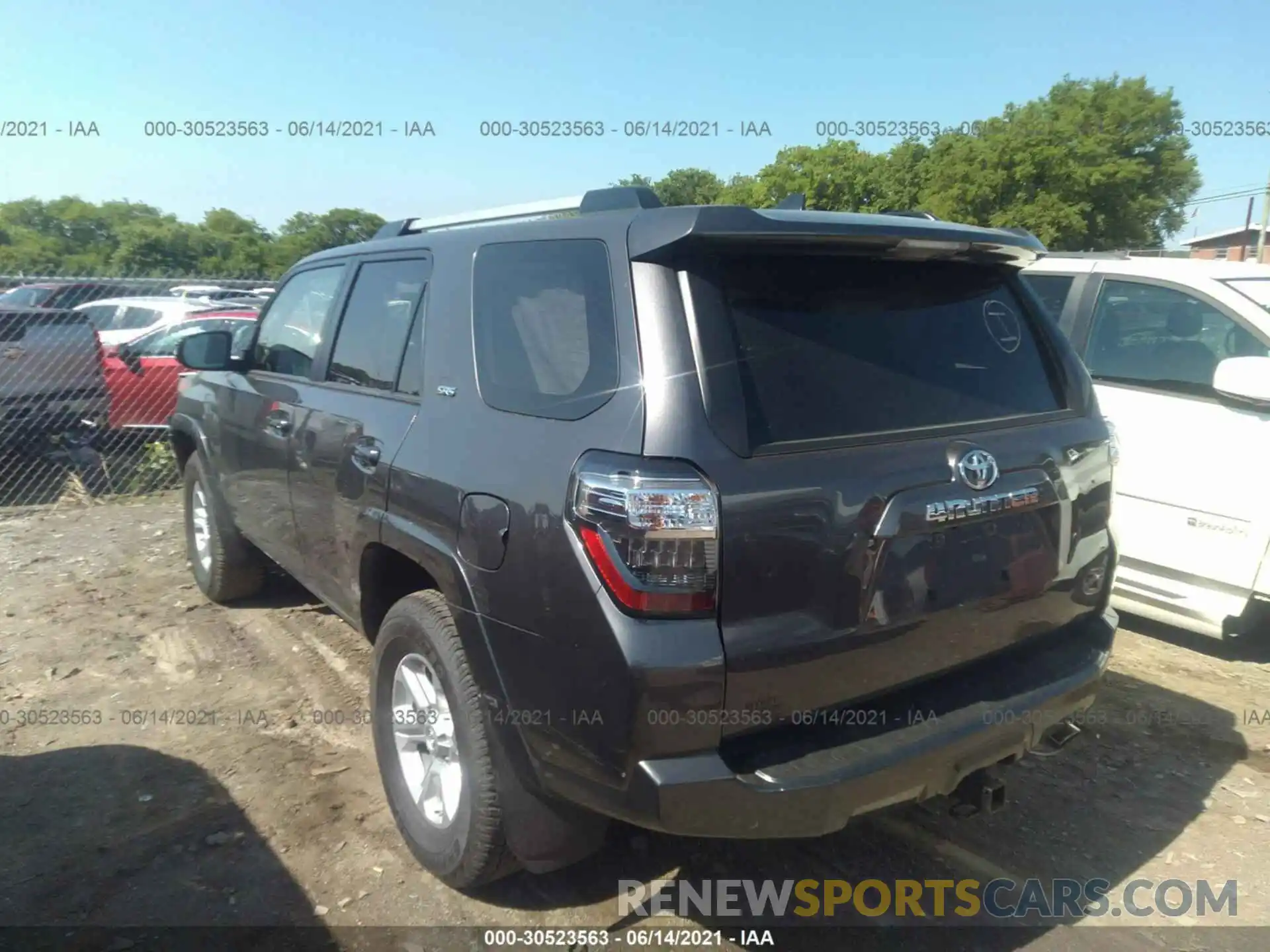 3 Photograph of a damaged car JTEBU5JR3L5783177 TOYOTA 4RUNNER 2020