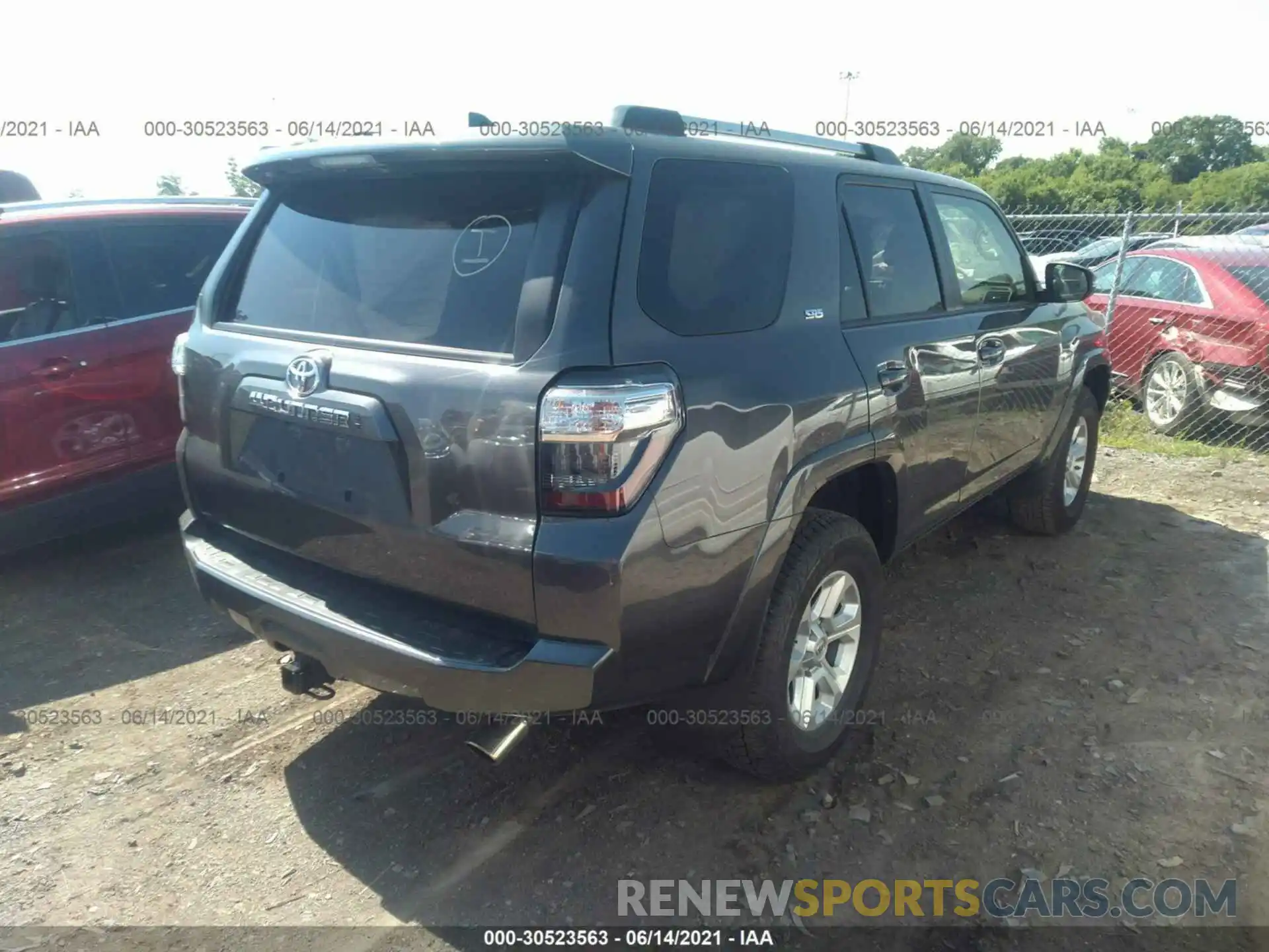 4 Photograph of a damaged car JTEBU5JR3L5783177 TOYOTA 4RUNNER 2020