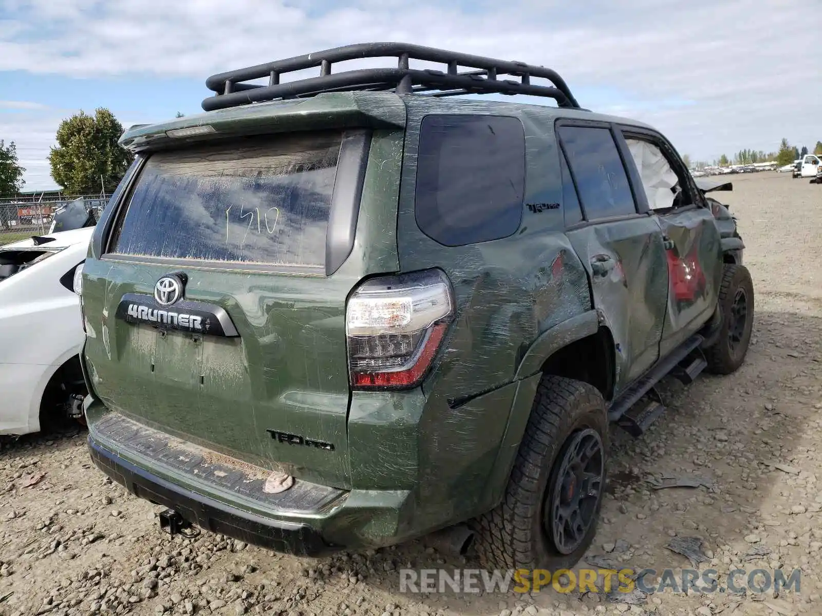 4 Photograph of a damaged car JTEBU5JR3L5786595 TOYOTA 4RUNNER 2020