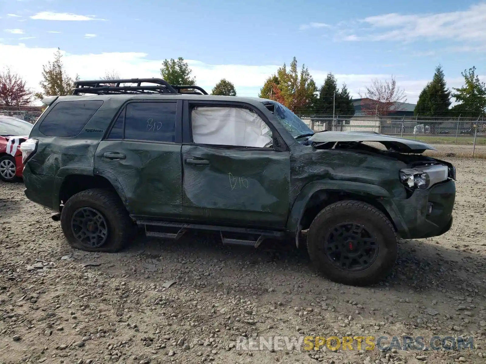 9 Photograph of a damaged car JTEBU5JR3L5786595 TOYOTA 4RUNNER 2020