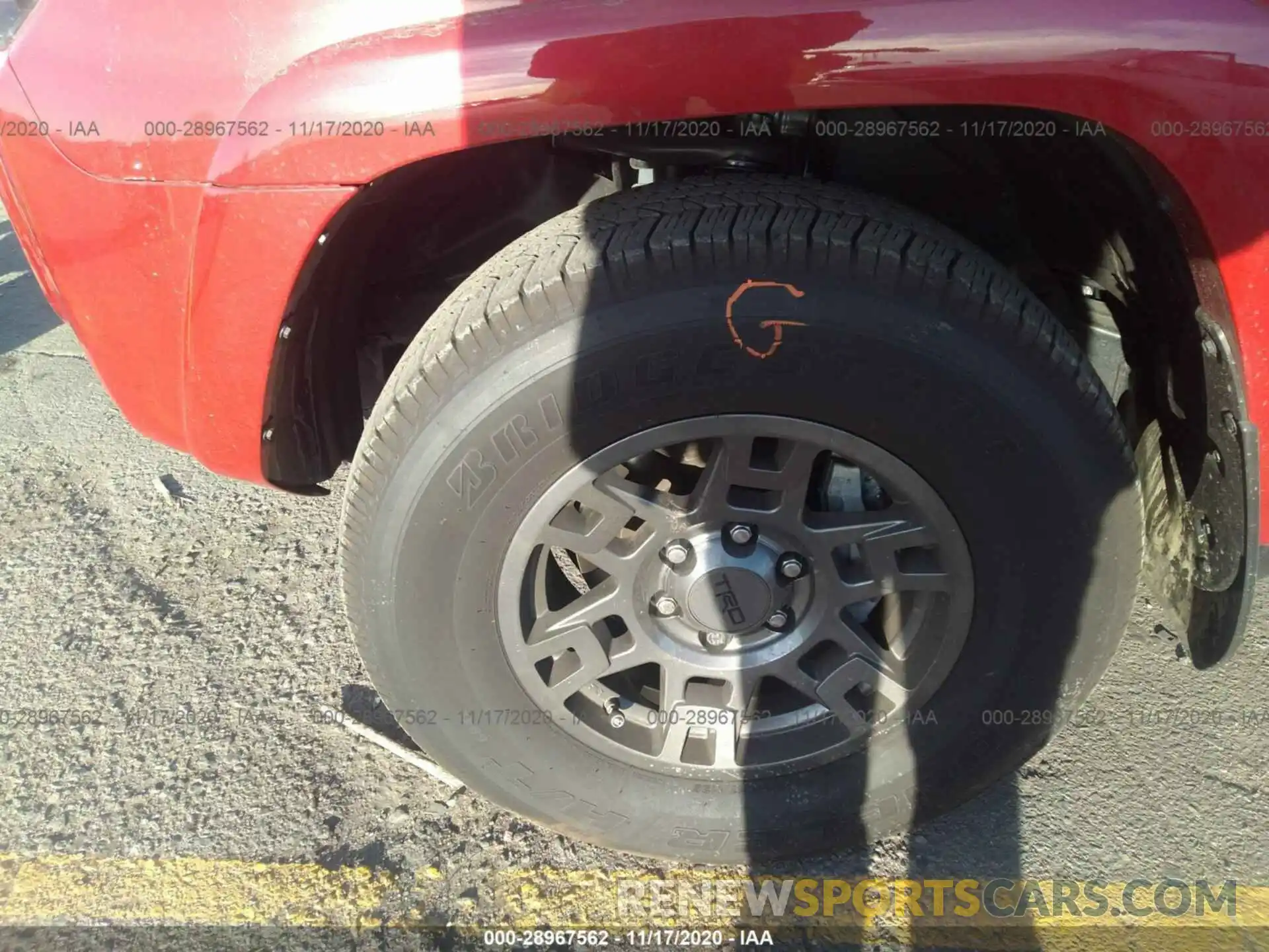 13 Photograph of a damaged car JTEBU5JR3L5789979 TOYOTA 4RUNNER 2020