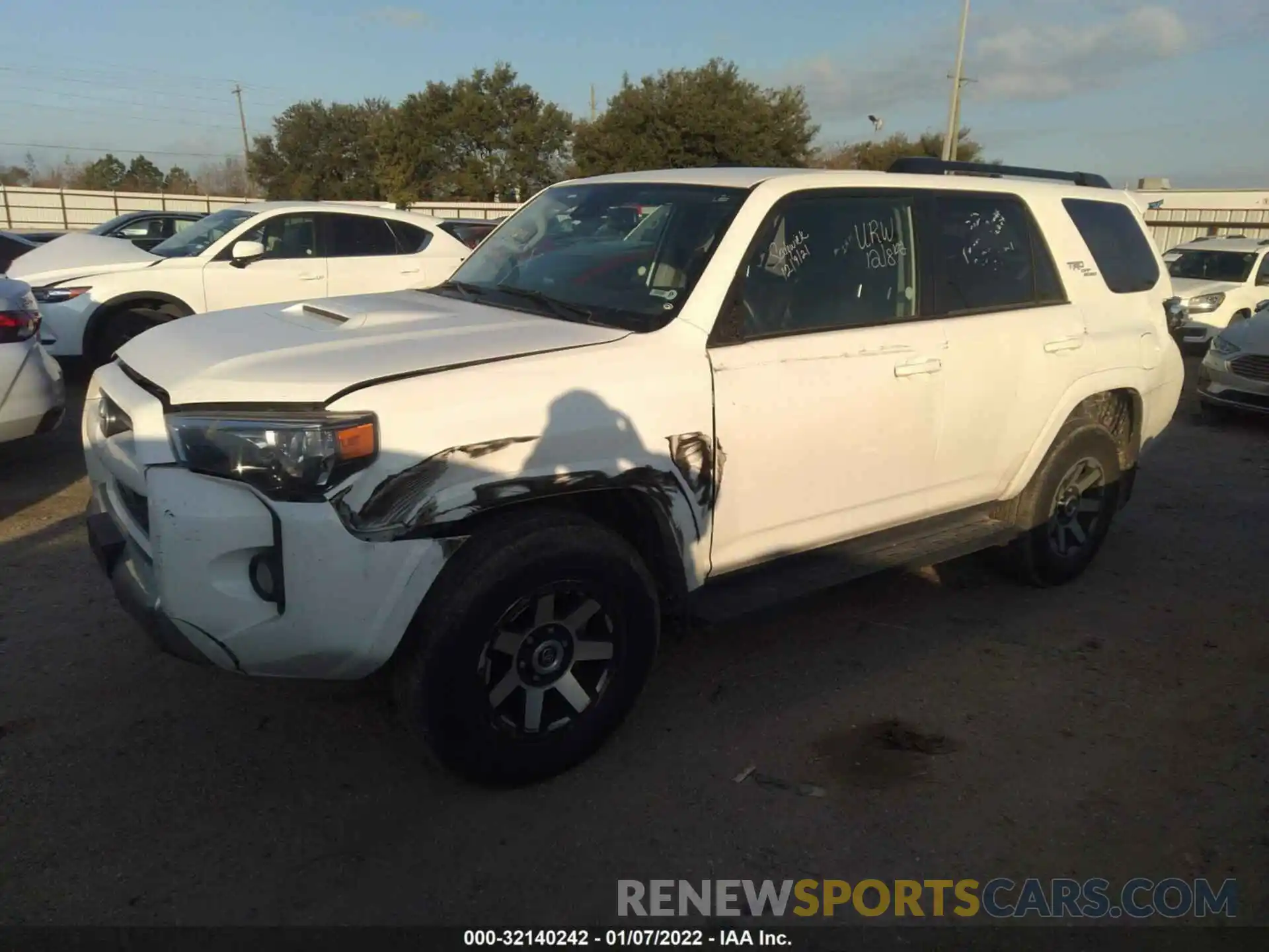 2 Photograph of a damaged car JTEBU5JR3L5792588 TOYOTA 4RUNNER 2020