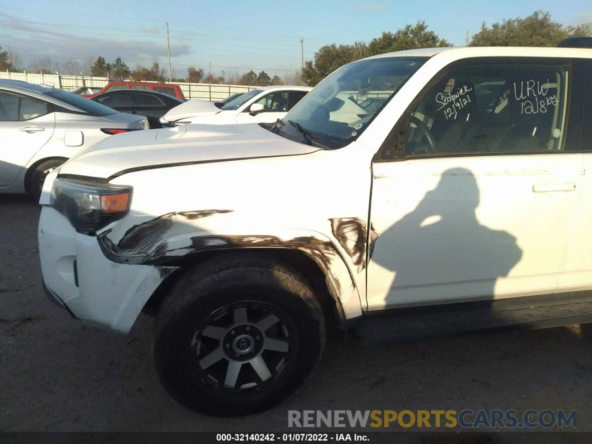 6 Photograph of a damaged car JTEBU5JR3L5792588 TOYOTA 4RUNNER 2020