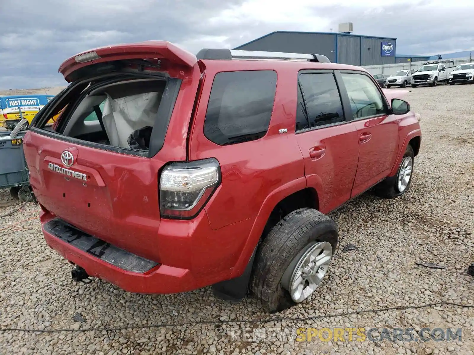 4 Photograph of a damaged car JTEBU5JR3L5794664 TOYOTA 4RUNNER 2020